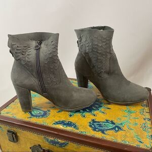 Gerry Weber Grey Suede Perforated Fish Scale Ankle Boots Size 38 or 8